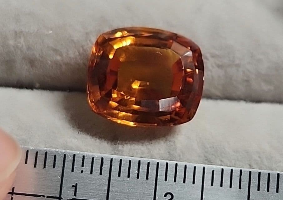 ゴールデンイエローサファイア 10.980ct