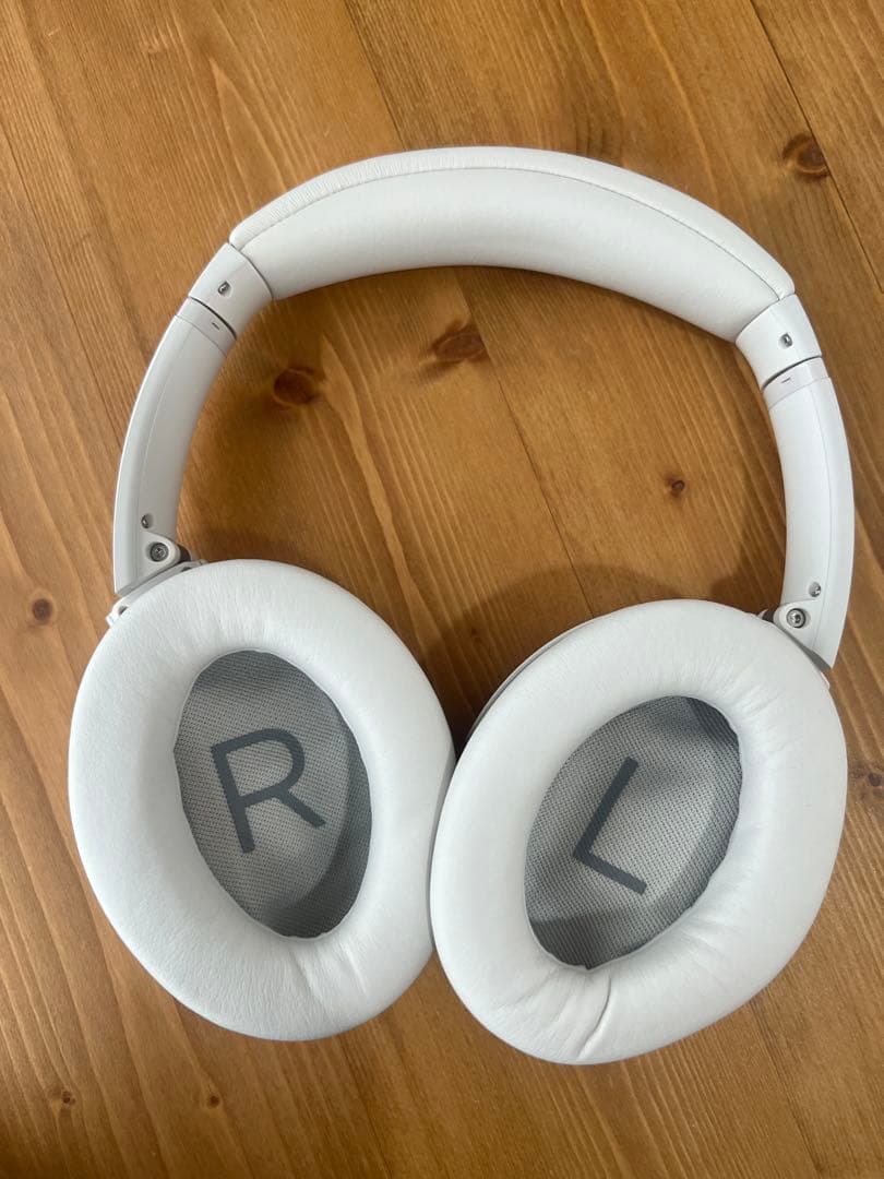 美品　Bose ワイヤレスヘッドホン ホワイト ケース付き