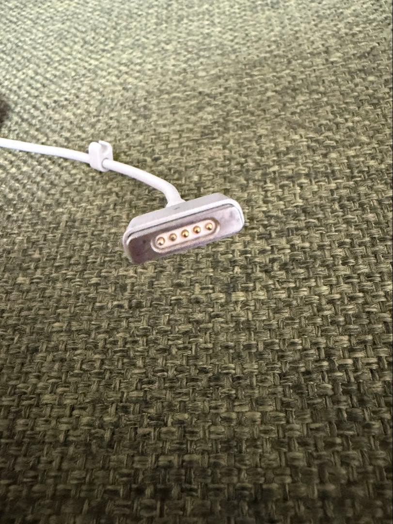 MacBook Air (Mid 2013) 充電器付属