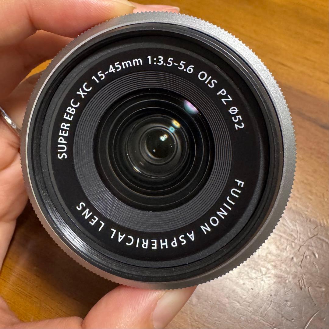 FUJIFILM X-A7 レンズキット シルバー