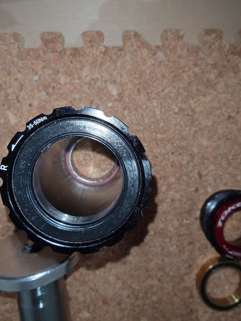 TOKEN ボトムブラケット セラミックBB、専用工具付き