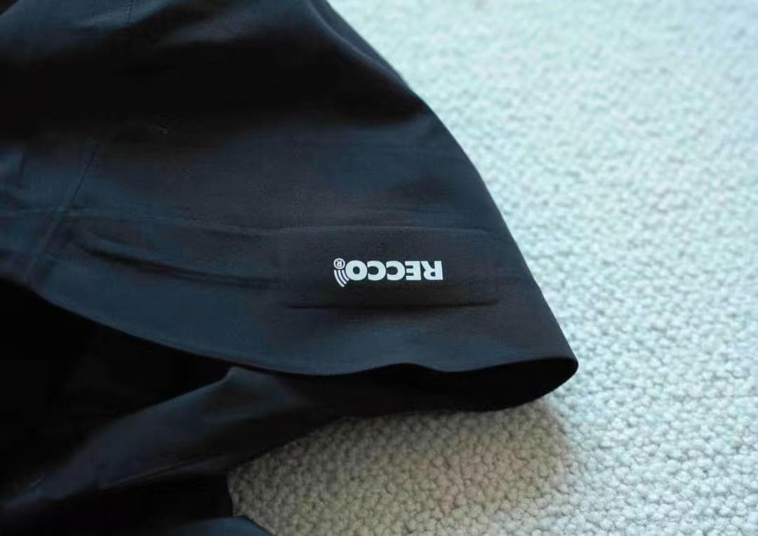 希少Burton [ak] 457 ブラックジャケット男女兼用