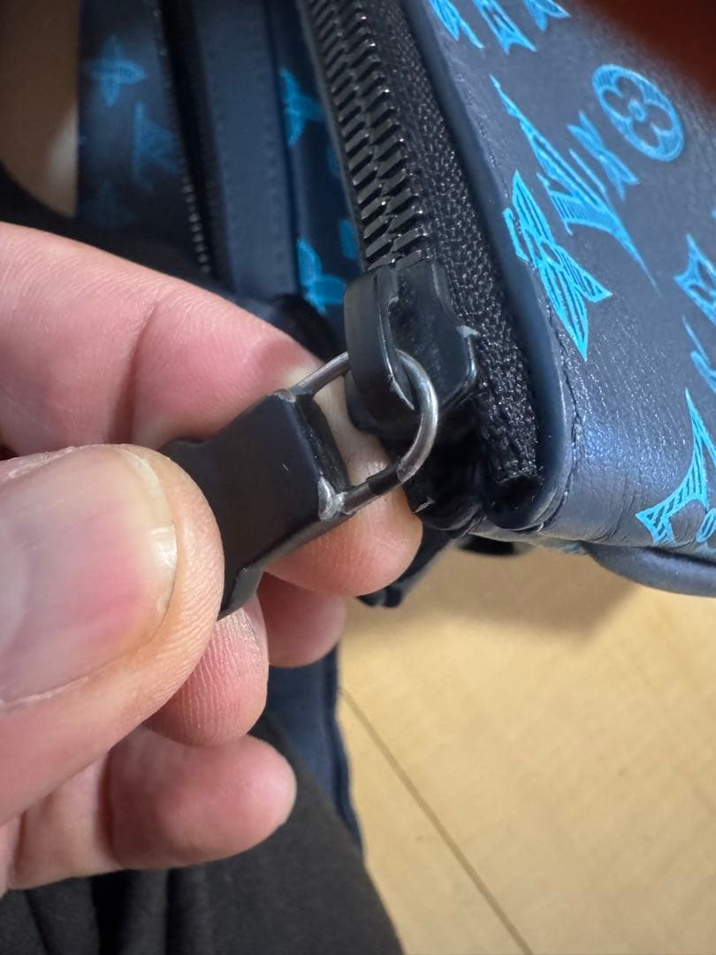 LOUIS VUITTON ルイヴィトン トリオ・メッセンジャー　メンズ