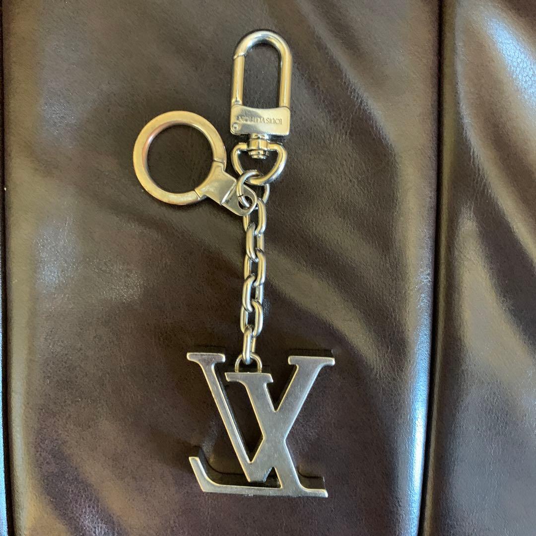 ルイヴィトン キーホルダー イニシャル LV チャーム　M65071
