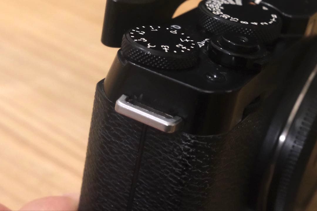 富士フイルム FUJIFILM X-E4 ミラーレスカメラ 本体 ブラック　黒