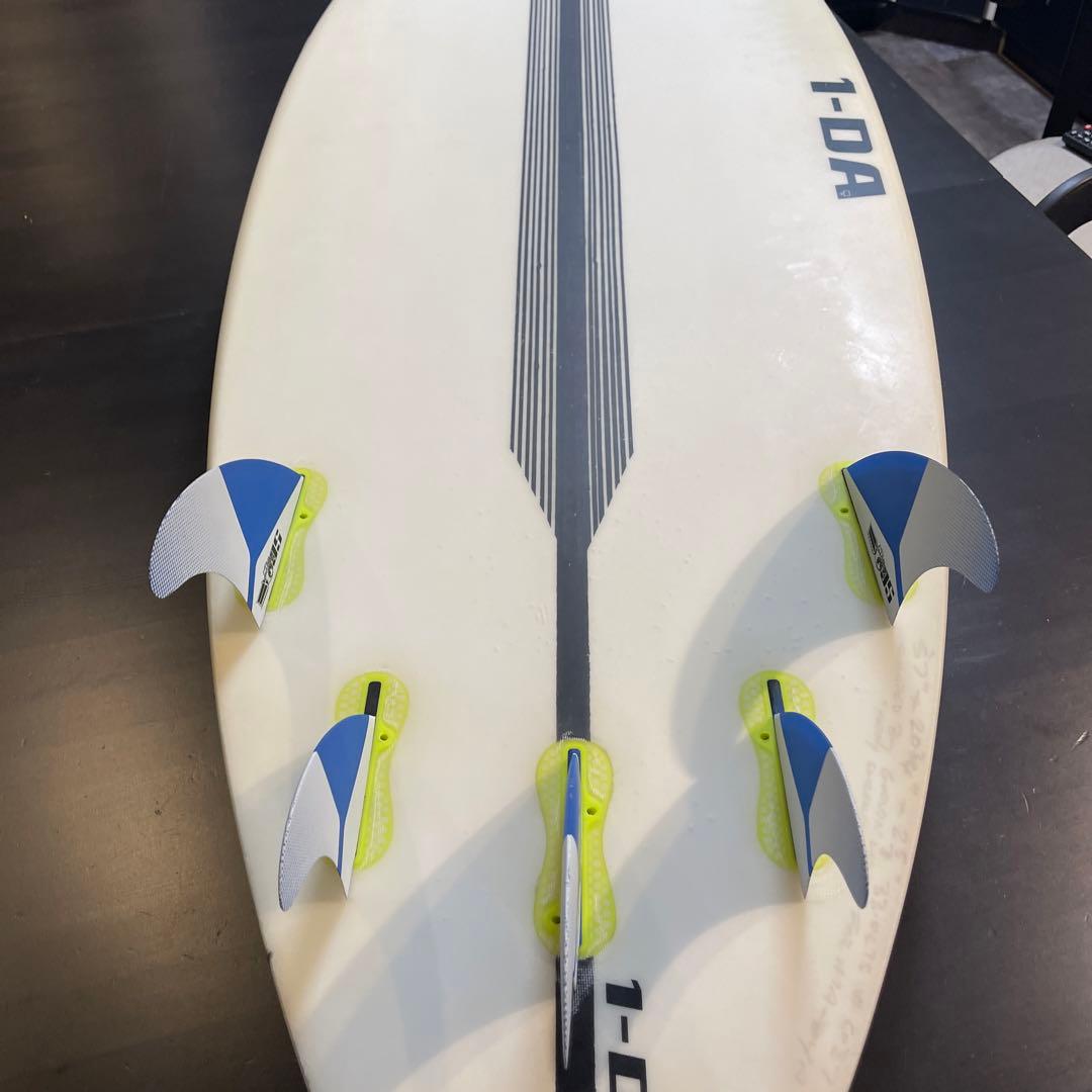 5.7 サーフボード　浮力有　1-DA 5フィンでバリバリ動く