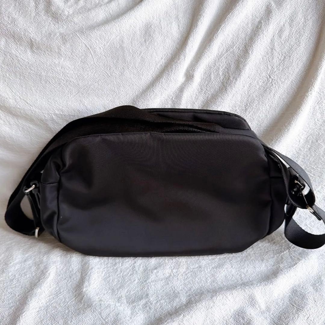 新品未使用　アニエスベー　ショルダーバッグ　ナイロン　バッグ ブラック 斜めがけ