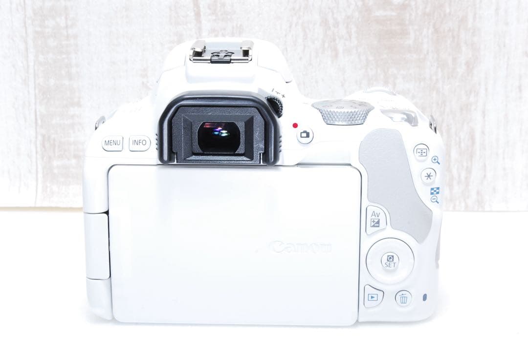 むら　Canon Kiss X9 ホワイト
