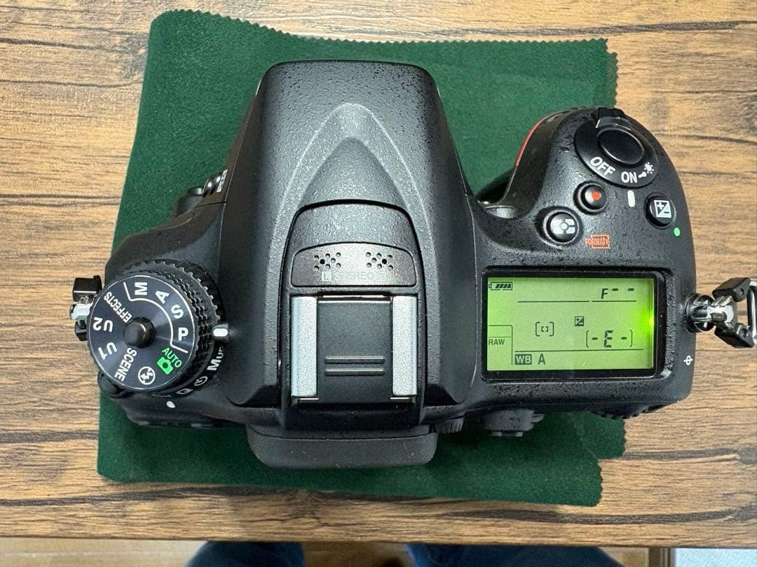 Nikon D7100　AF-S NIKKOR 18-200mm セット