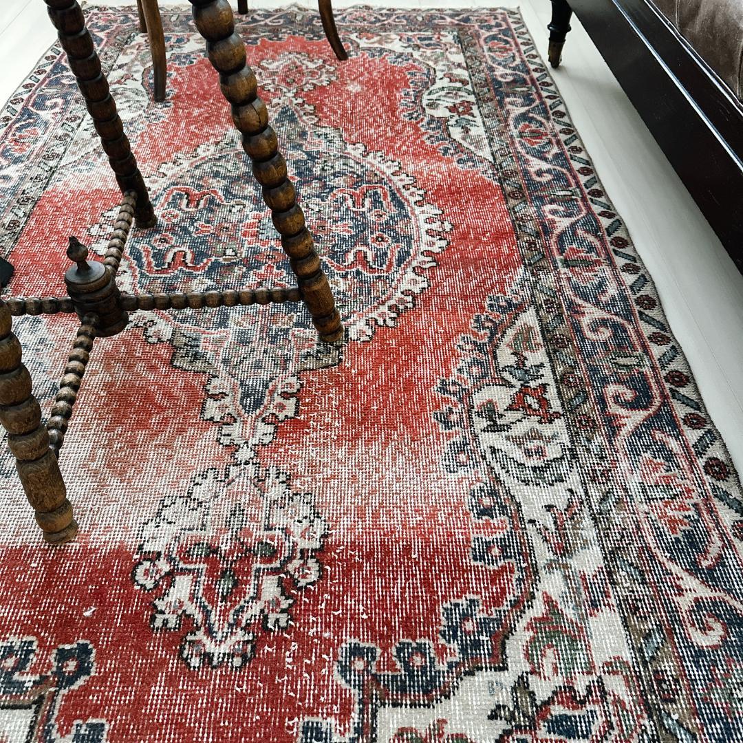 トルコ ヴィンテージラグ A120 レッド ネイビー カーキグリーン