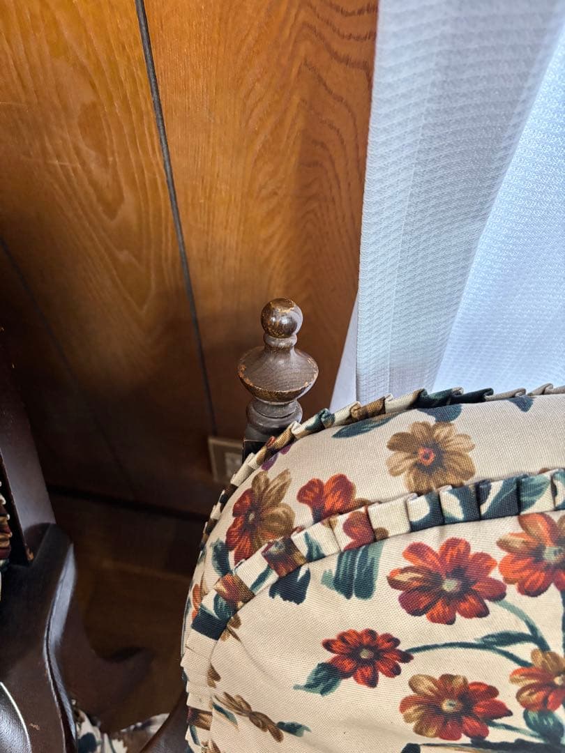 飛騨家具　穂高　木製アームチェア 花柄カバー付き　1脚　中古