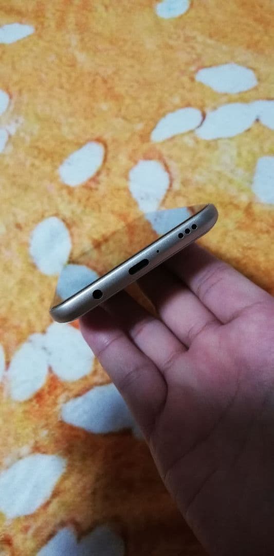 LG V60 ThinQ 5G 本体 ゴールド