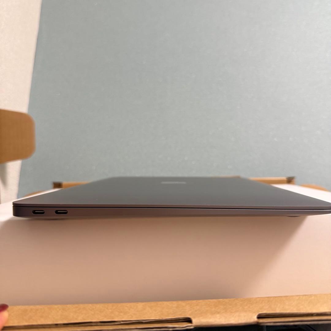 【美品】13インチMacBook Air 8GB/256GB