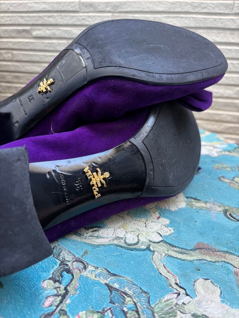 PRADA パープルスエードリボンパンプス｜クラシックでフェミニンな名品