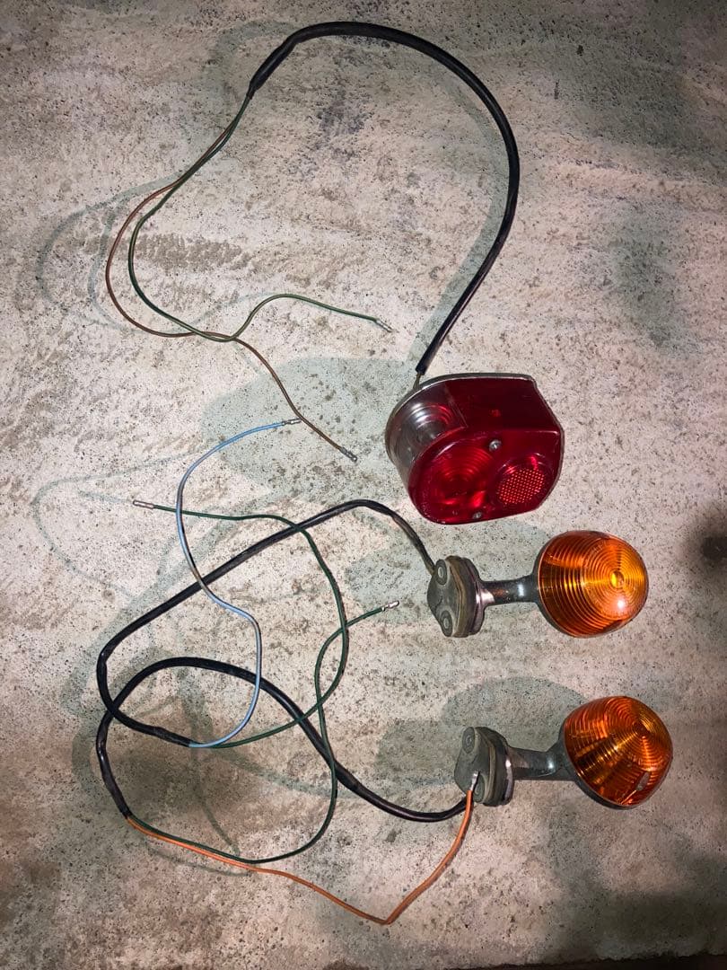 カブC5050 6V車 ハンドル周りとテールレンズ等