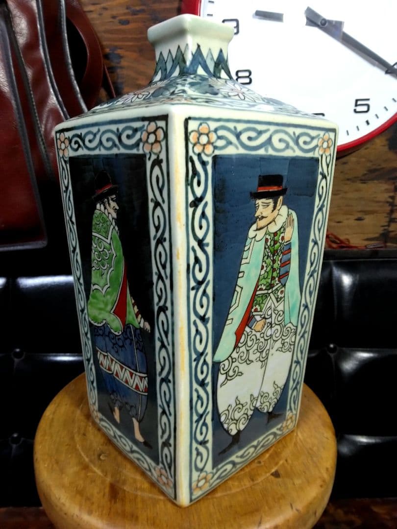 希少　有田焼　円左エ門　染錦色絵　南蛮人図　角瓶　花瓶　飾物　陶器　窯　サイン