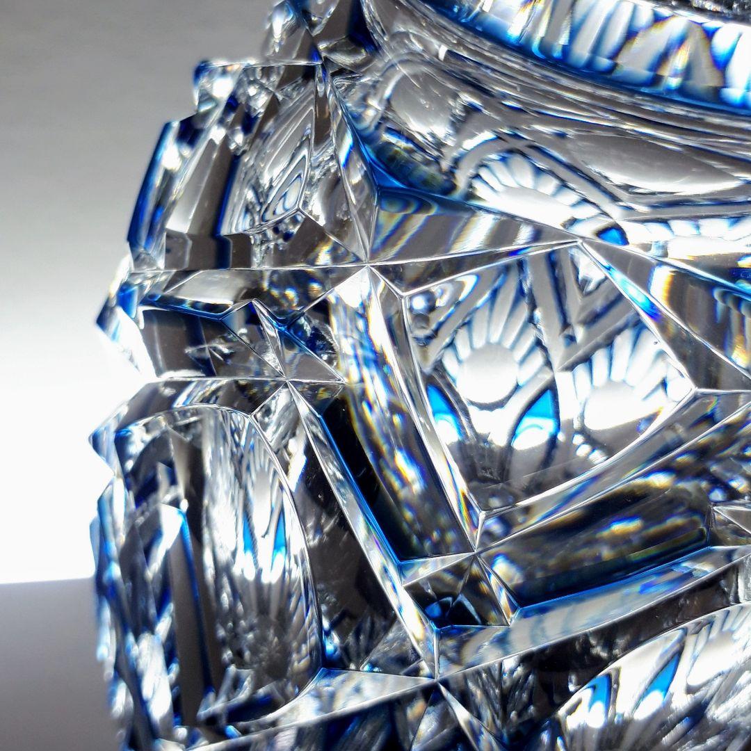 日本工芸会正会員　渡邊 明 作品　　切子 藍色被せ 花瓶　【入手困難品】