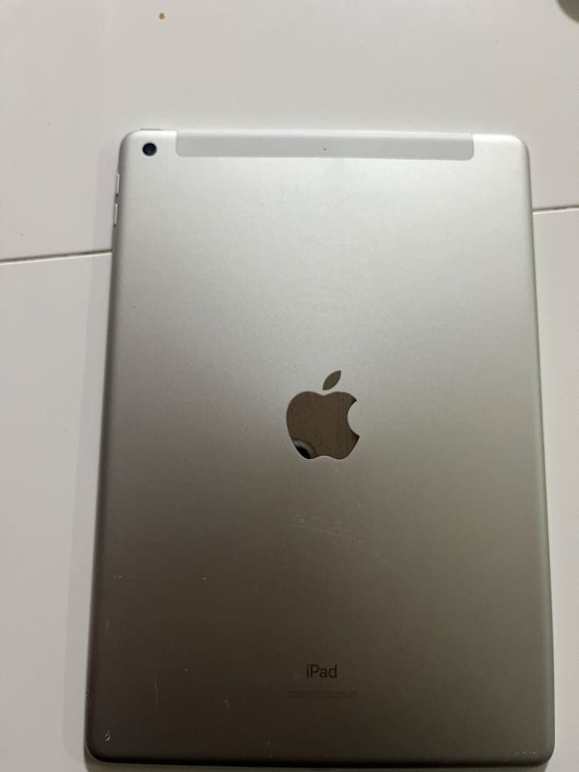 Apple iPad 第7世代Wi-Fiモデル　32G シルバー 本体