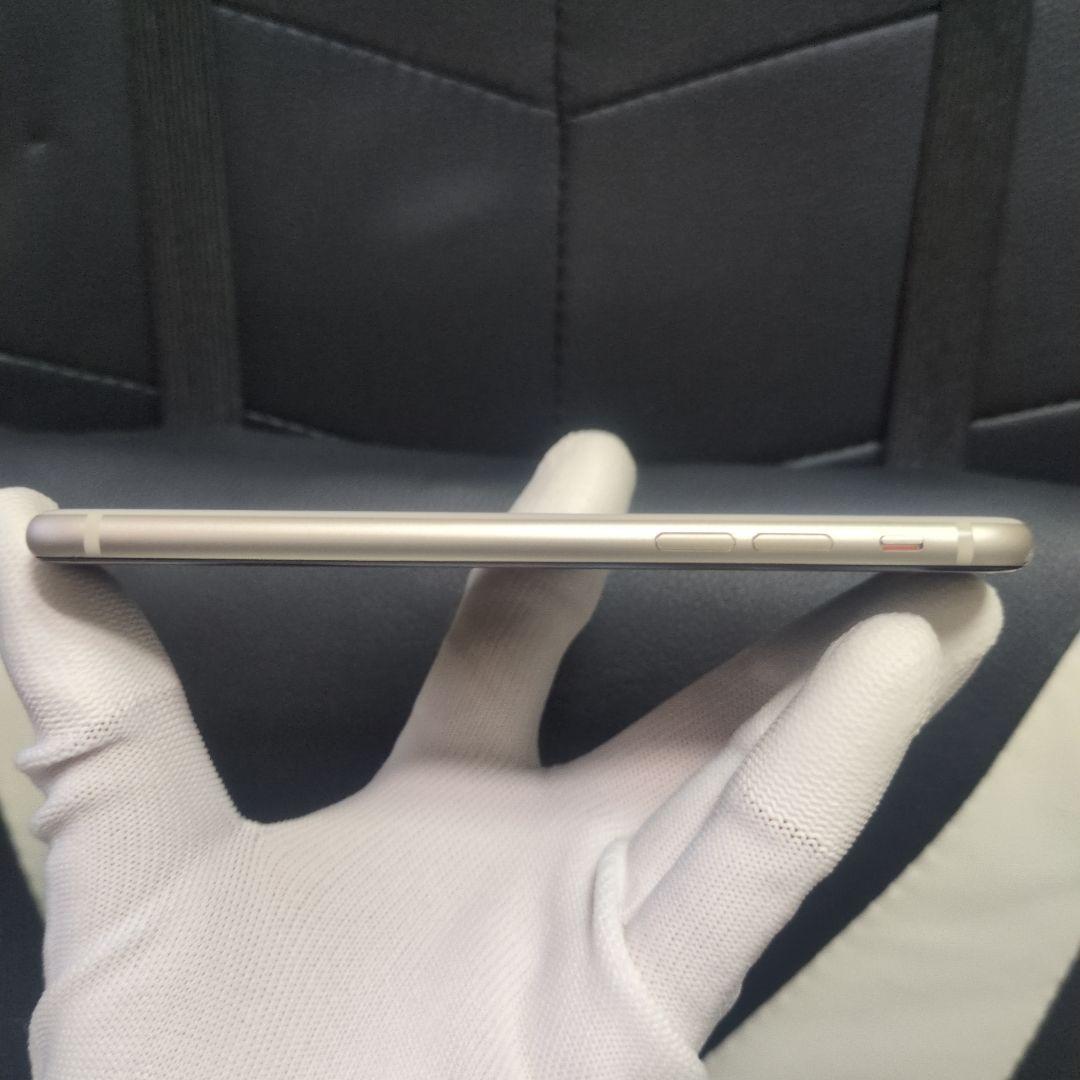 82 美品　iPhone　se3 第3世代　64gb SIMフリー　白　ホワイト