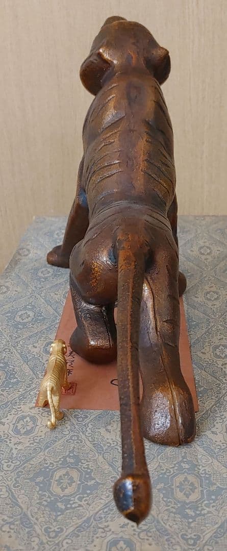 ブロンズ像 　虎　金属工芸　 置物　 オブジェ　　 アンティーク　 干支