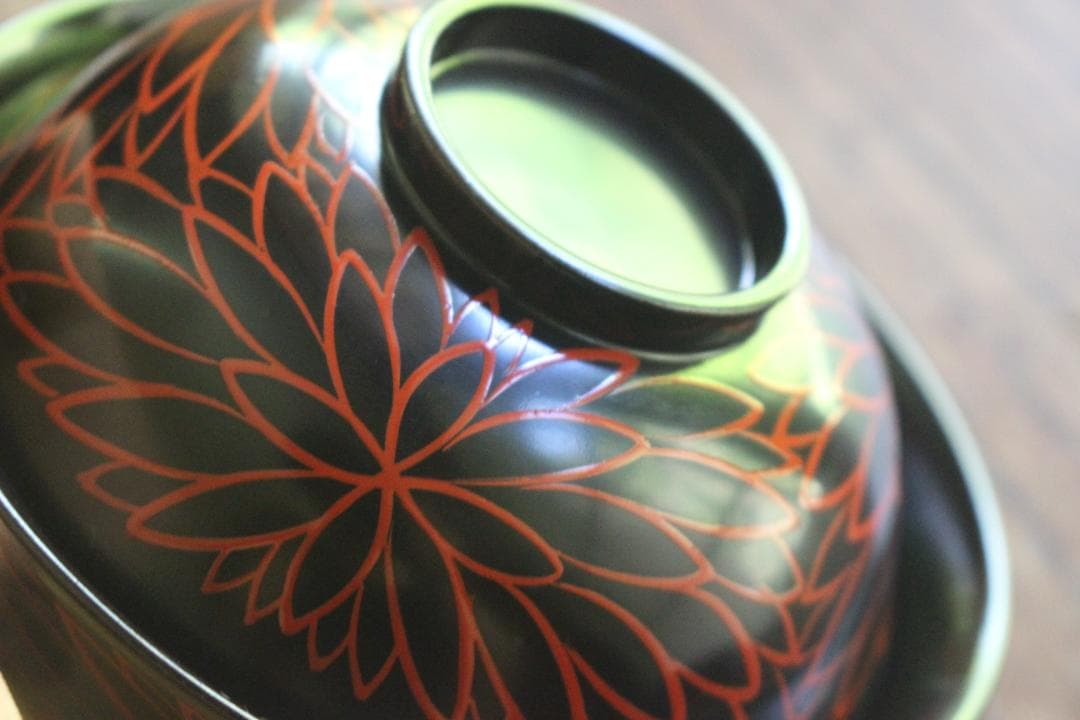 極小傷有！時代黒漆に風情ある朱漆菊文の映えるお椀2点（検輪島塗懐石椀蒔絵椀