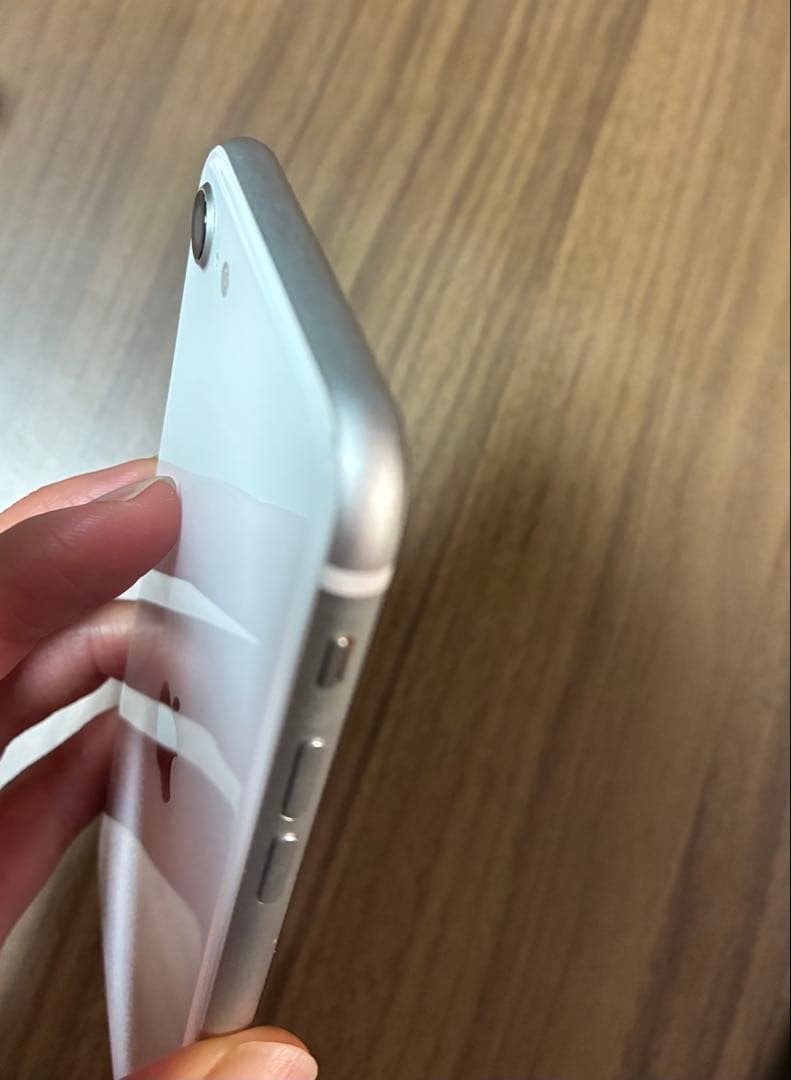 iPhone SE 第3世代 64GB SIMフリー スターライト　①