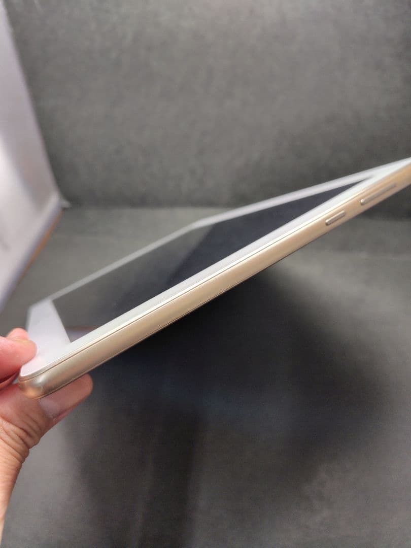 d tab 大画面 Androidタブレット本体　SIMフリー　バッテリー良好