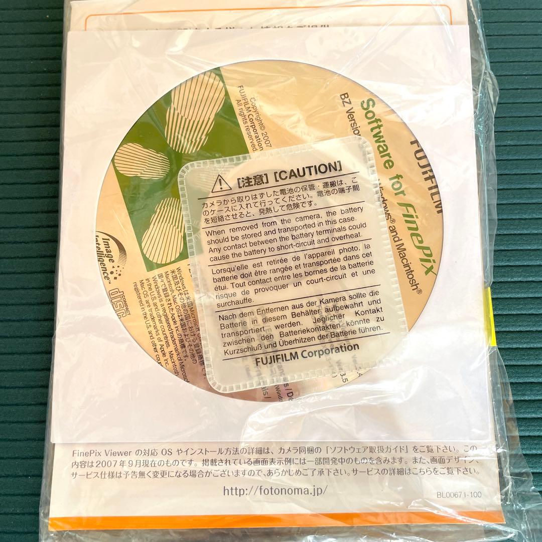 FUJIFILM FinePix F50fd 本体と付属品