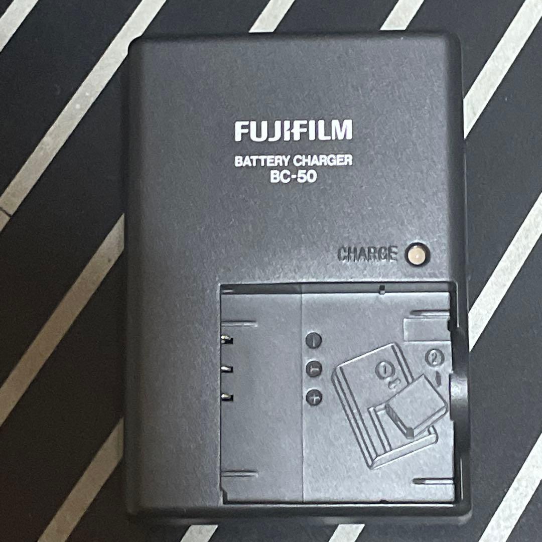 FUJIFILM FinePix F50fd 本体と付属品