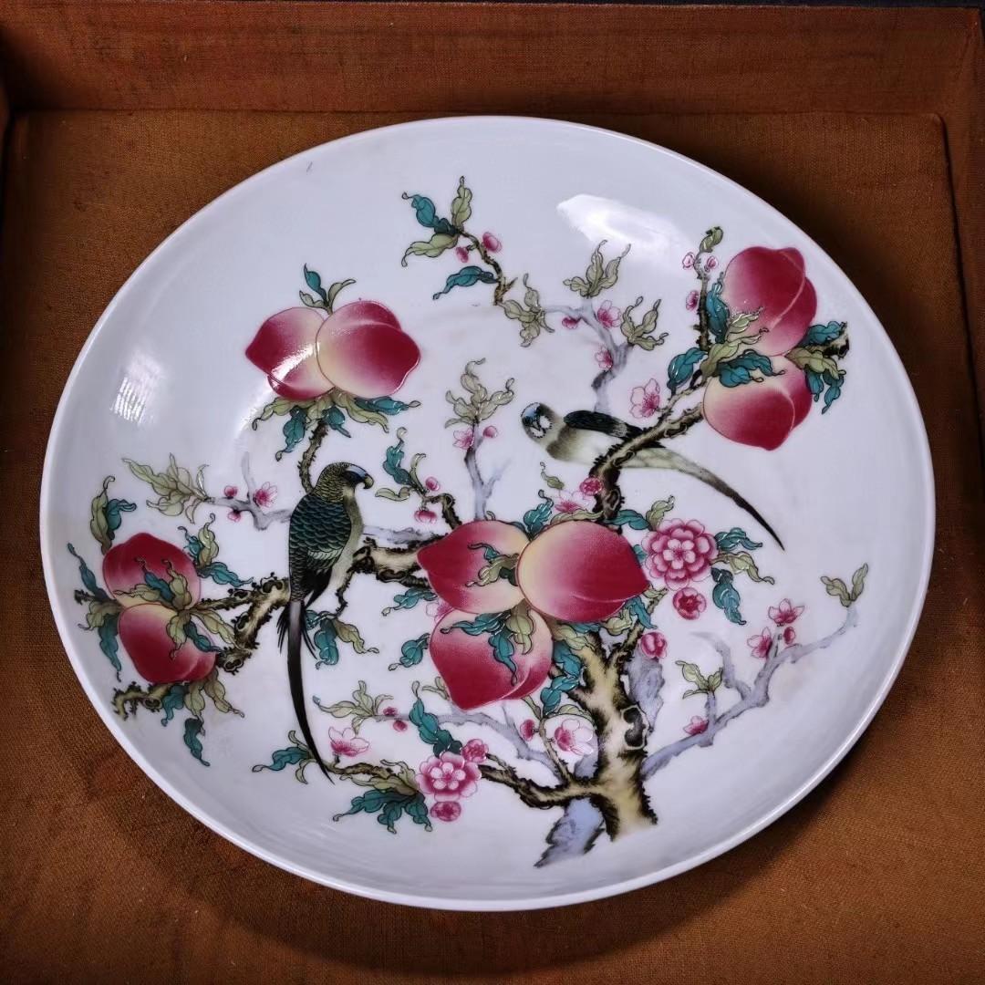 中国古美術・珍蔵粉彩・花鳥絵磁器の中皿・純手描き・刺繍箱付・置物・文房具・観賞皿