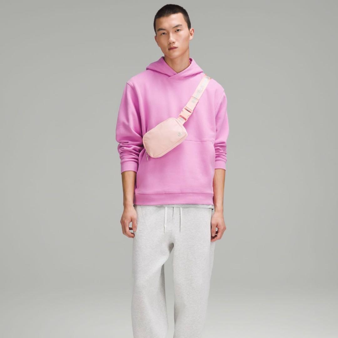 新品 ルルレモンlululemonレディースピンク ボディバッグ　ウエストポーチ