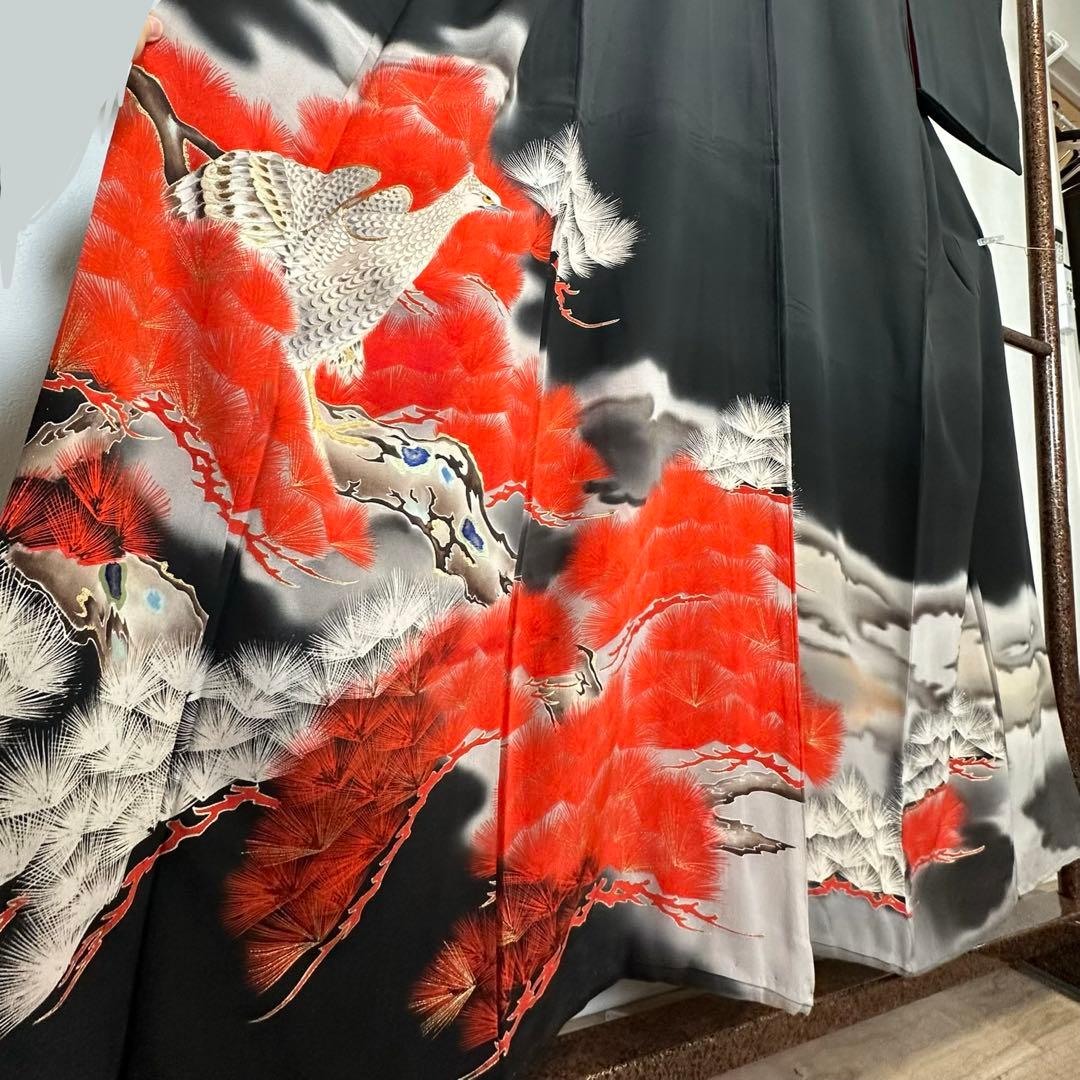 美品　着物　正絹　黒留袖　花嫁衣装　アンティーク　黒　赤　鷹　松　157