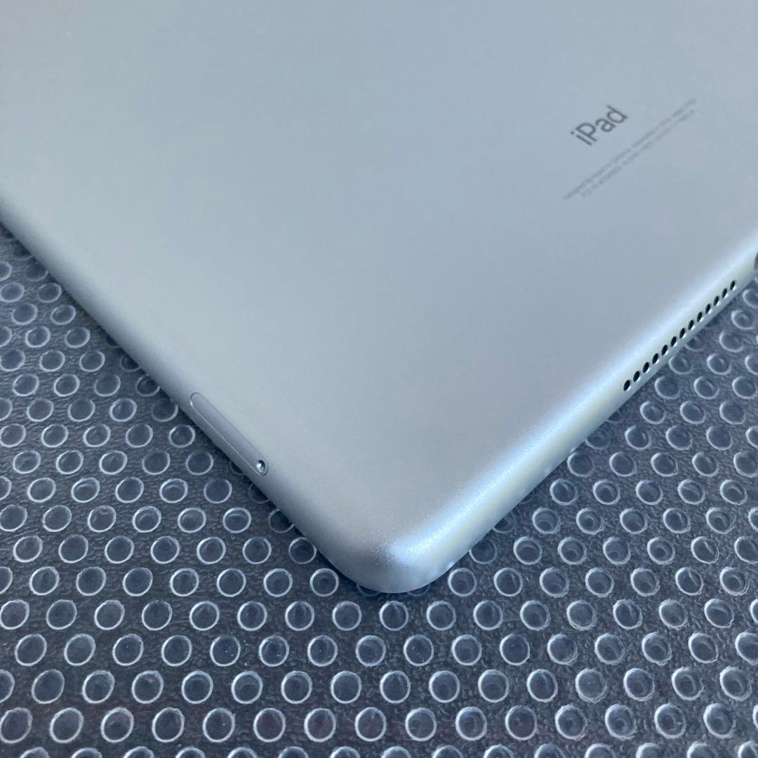 3188 美品☆電池ほぼ新品☆iPad5 第5世代 32GB SIMフリー☆