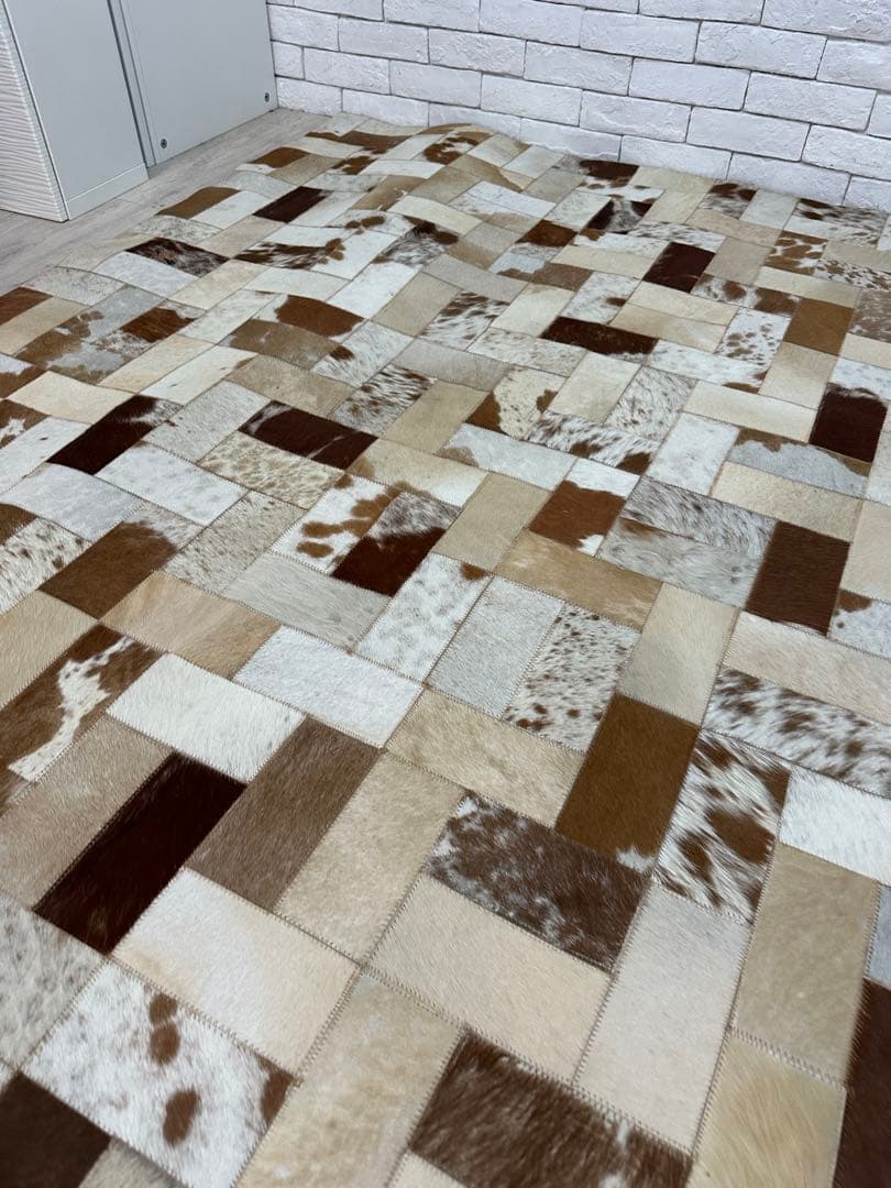 【東京都内23区配送無料】定価8万円　牛革　ラグ　カーペット　パッチワーク　絨毯