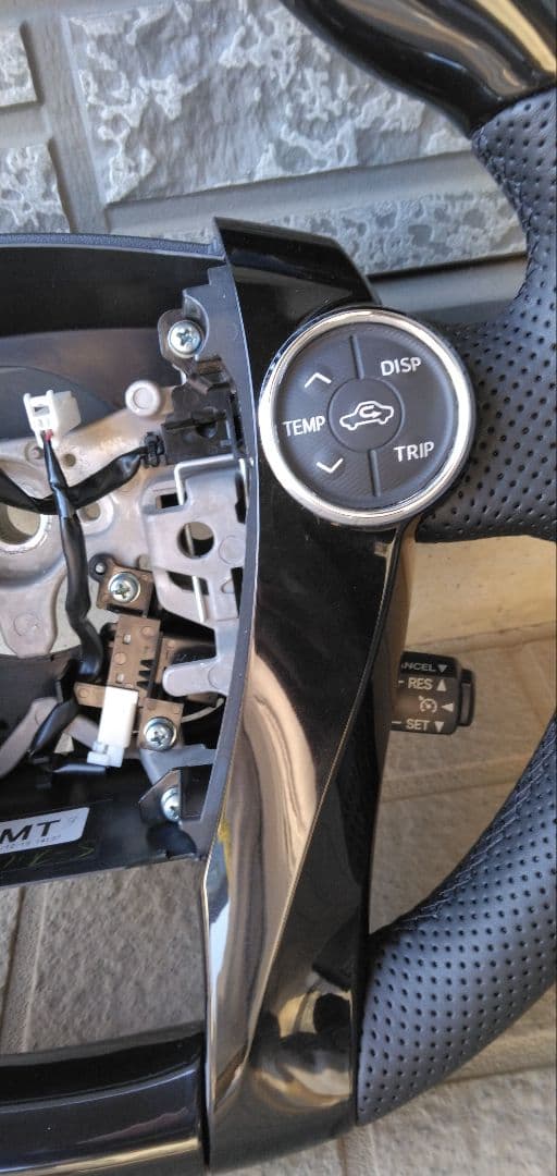 トヨタ アクア NHP10 社外ハンドル ピアノブラック パンチングレザー 美品