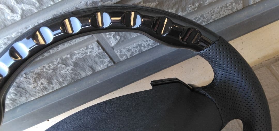 トヨタ アクア NHP10 社外ハンドル ピアノブラック パンチングレザー 美品