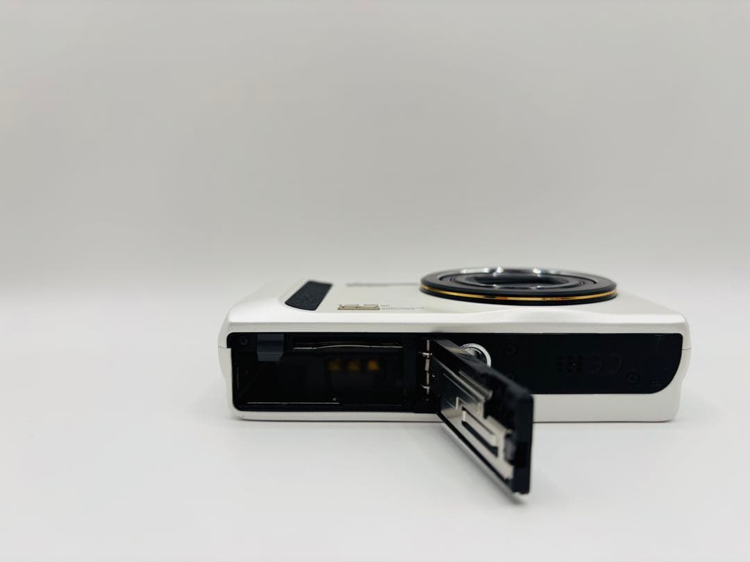 【動作未確認】Casio Ex-ZR100 白　コンデジ