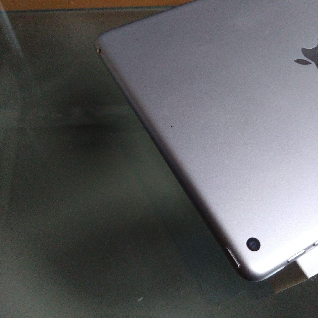 Apple iPad 第5世代　ホワイト 本体