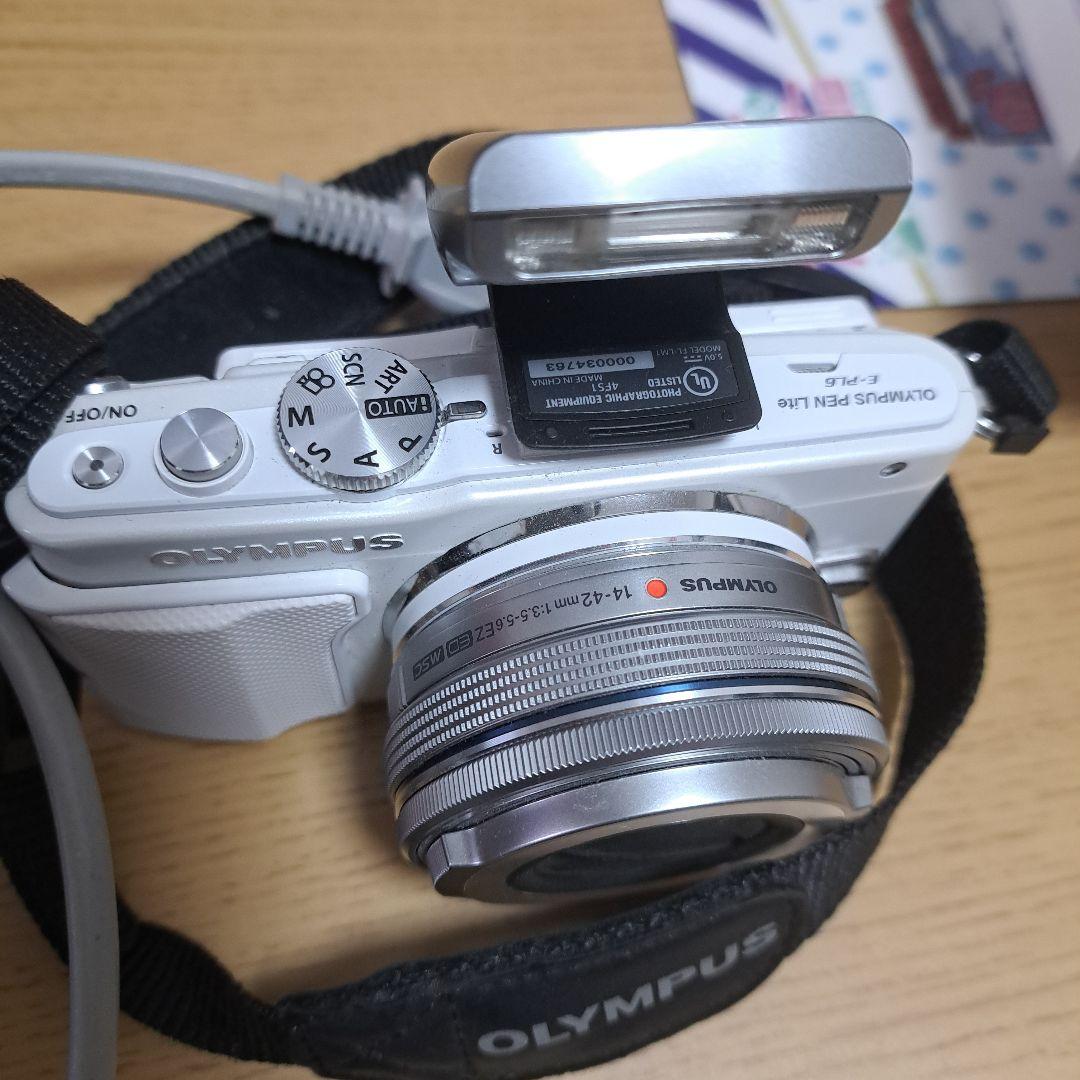 ミラーレス一眼OLYMPUS PEN Lite E-PL6　フラッシュ付き　美品
