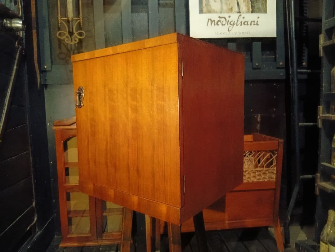 1960's　チーク材　突板　カッパーハンドル　ウッド　レコード　キャビネット