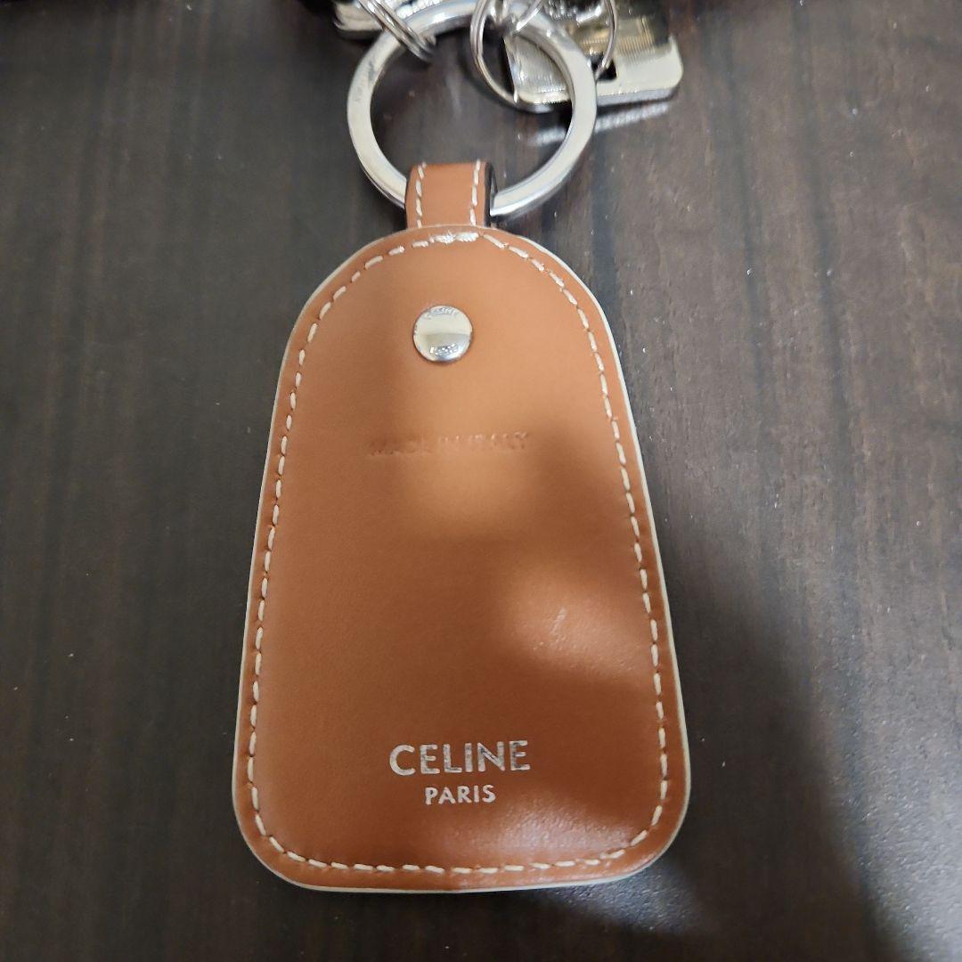 セリーヌCELINE レザーキーホルダー ホワイト・ブラウン