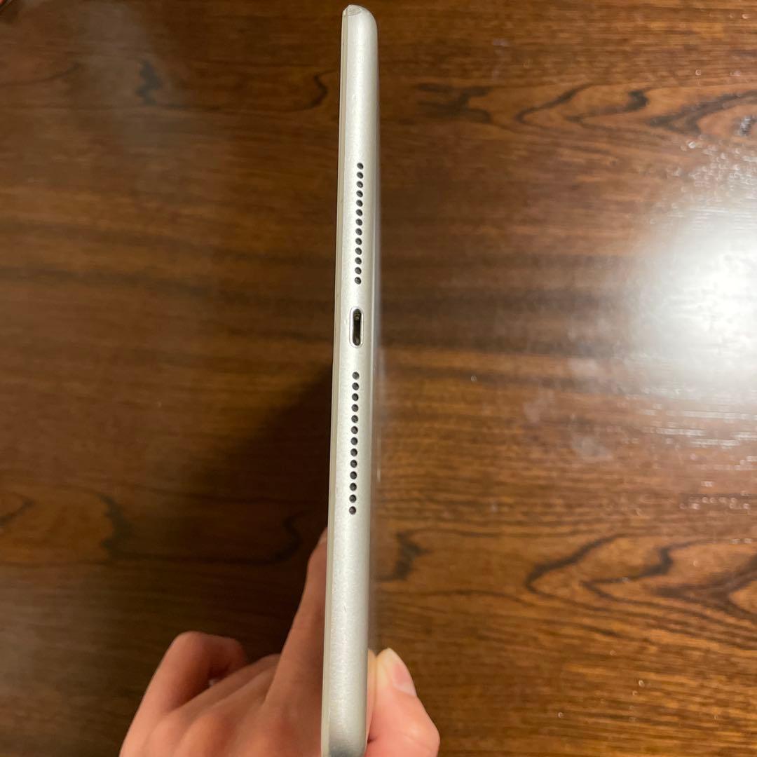 Apple iPad 6 シルバー　32GB Wi-Fiモデル 初期化済み