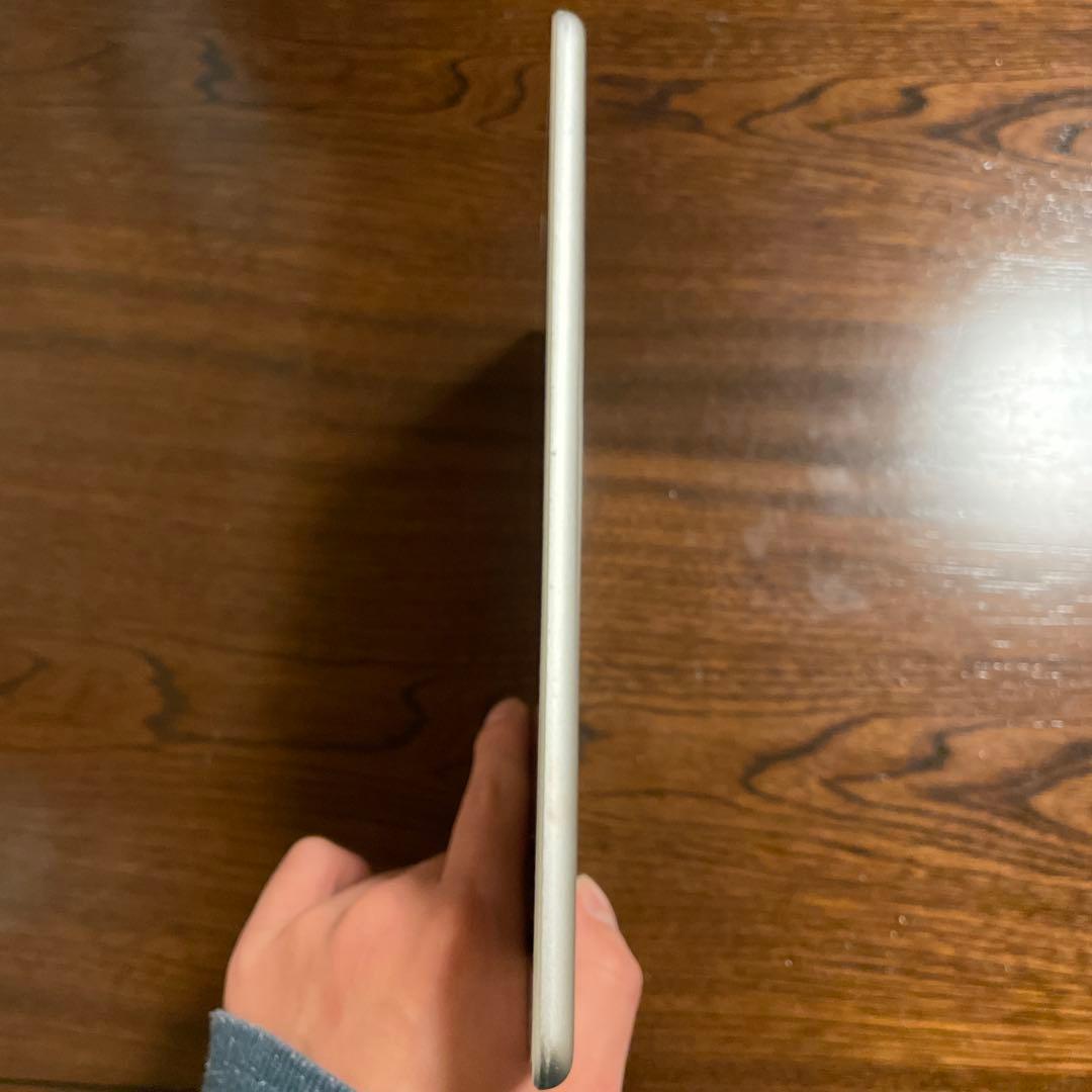 Apple iPad 6 シルバー　32GB Wi-Fiモデル 初期化済み