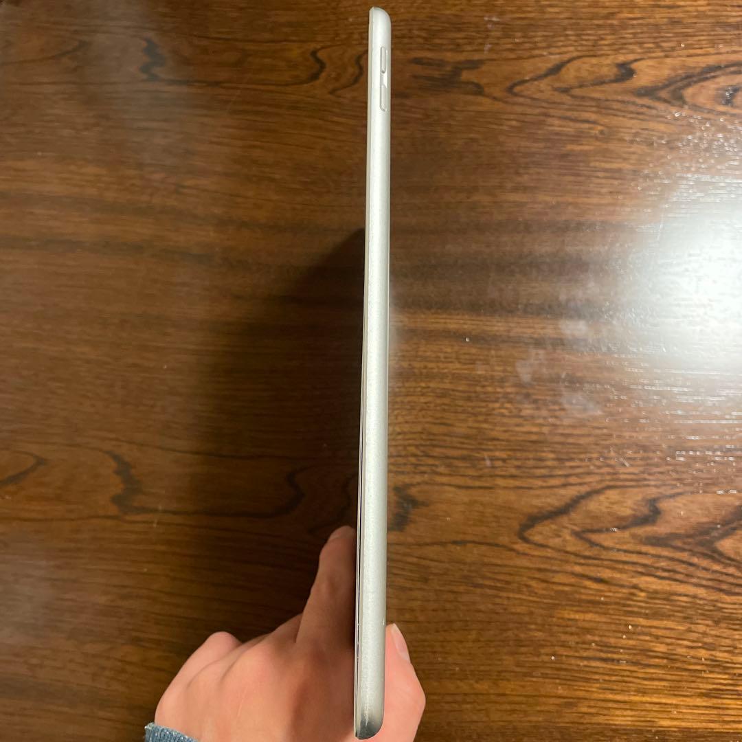 Apple iPad 6 シルバー　32GB Wi-Fiモデル 初期化済み