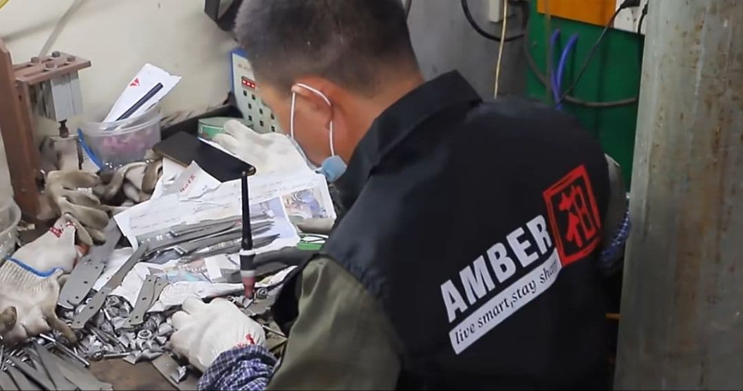 プレゼント付き!　V金10号　67層　ダマスカス包丁　ブルー柄　剣型　牛刀包丁