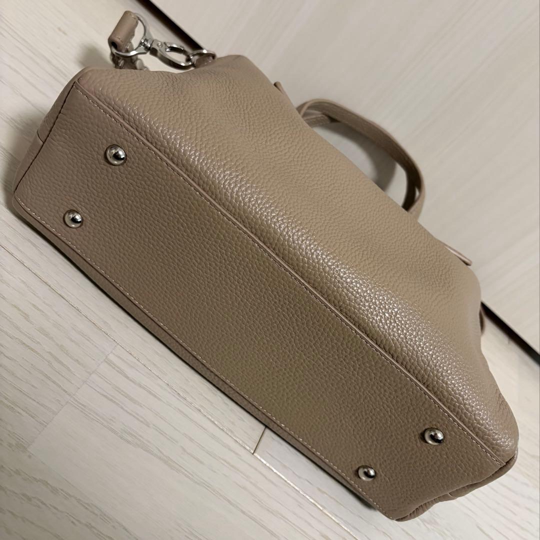 【ぎゅー】イアパピヨネ　スタッズボストンバッグ　トープ