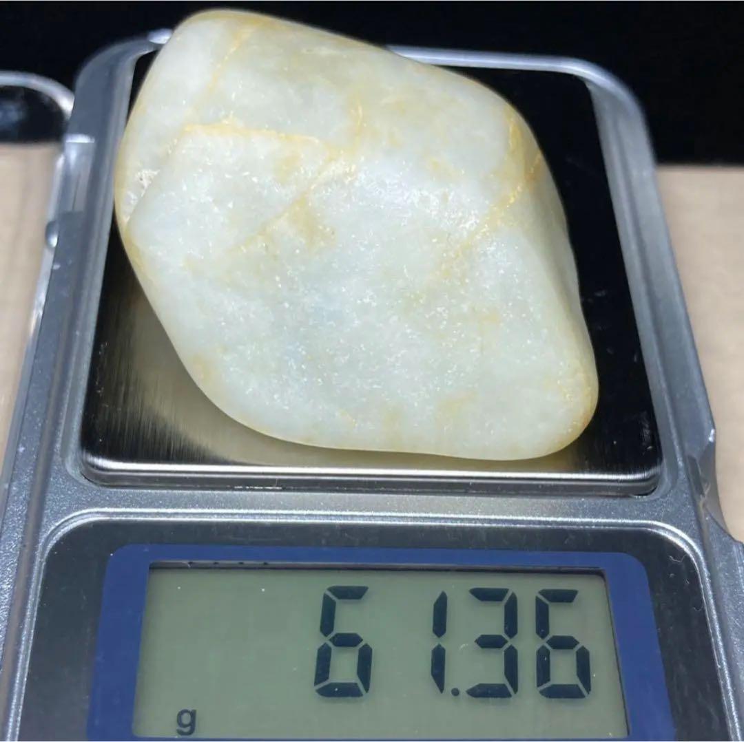 糸魚川翡翠　海中白翡翠　海石　原石　61.3ｇ