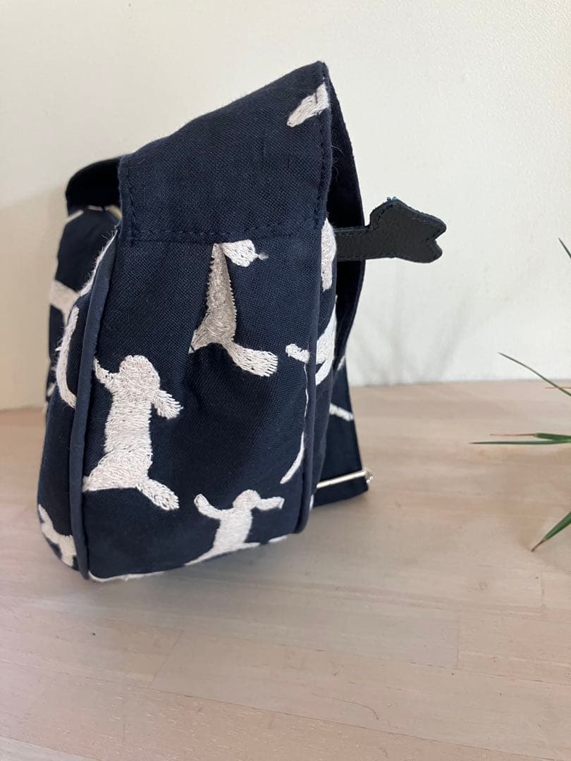 専用出品です。run run run navyボディバッグ