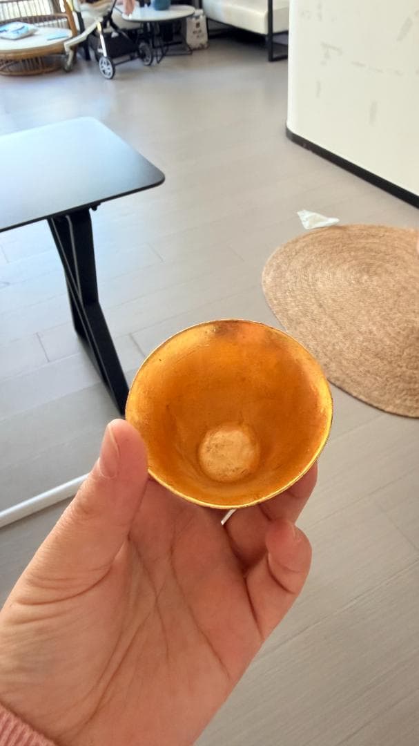 赤いフレア型漆器杯 金色内側