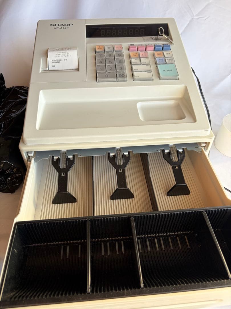 値引き可能　SHARP XE-A147 ホワイトレジスター　新品ロール紙8つ付き